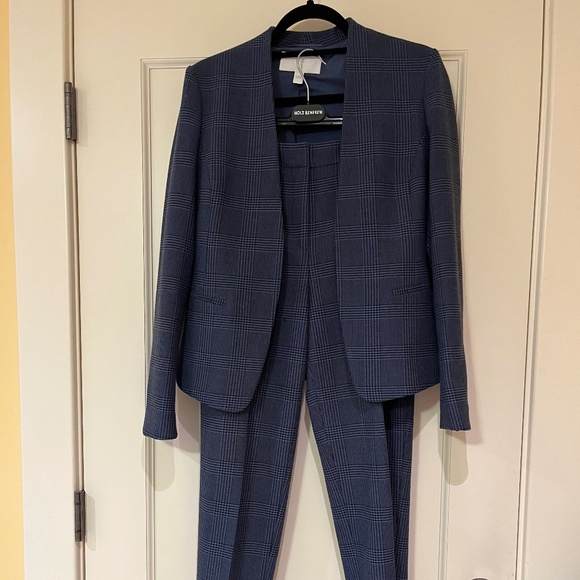 Size 4 Hugo Boss Blue Suit - Picture 2 of 7